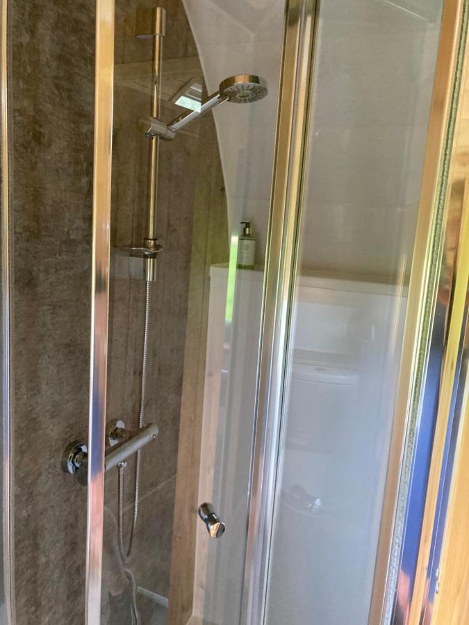 Hotel Robins Nest Glamping Pod With Hot Tub Keith Exterior foto