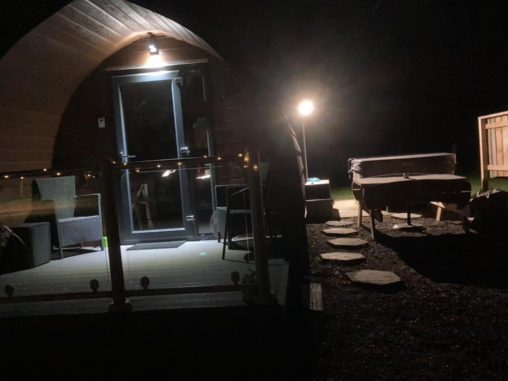 Hotel Robins Nest Glamping Pod With Hot Tub Keith Exterior foto